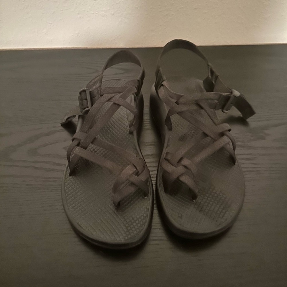 All black chacós size 8
